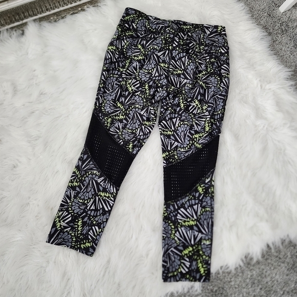 AVIA crop multicolor mesh detail leggings size small. New without tags. - Picture 4 of 8